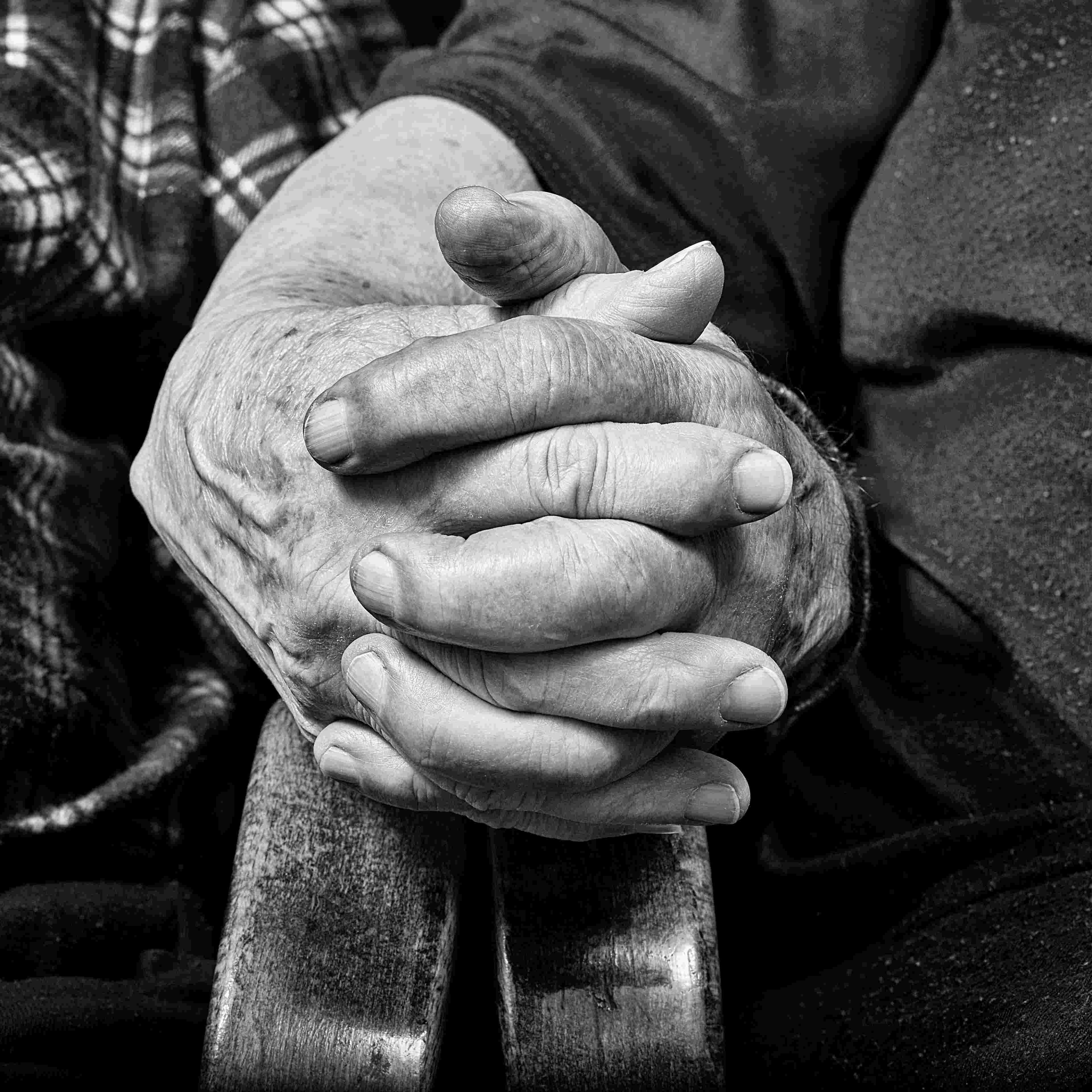 https://episodes.castos.com/62333884546093-60323470/images/Old-couple-holding-hands-751922squre.jpg