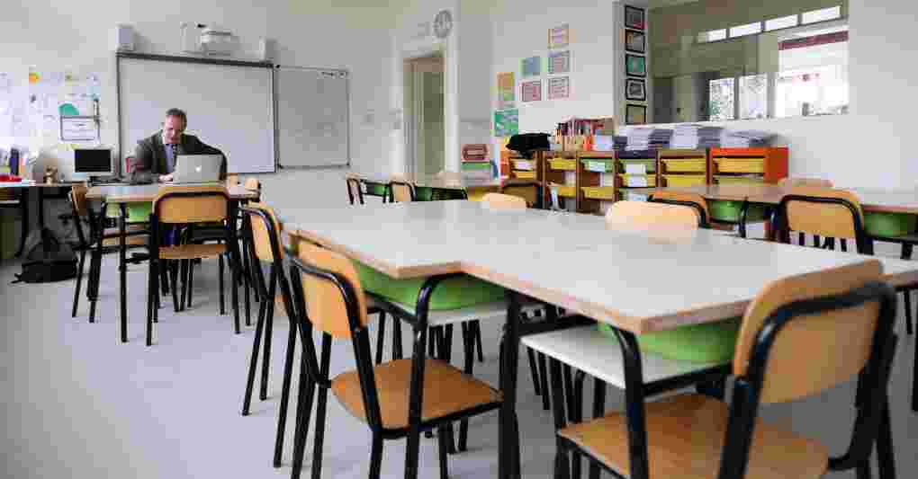 https://i2.res.24o.it/radio24/assets/img/Radio24/_Immagini/2020/03/ansa-scuola1020.jpg