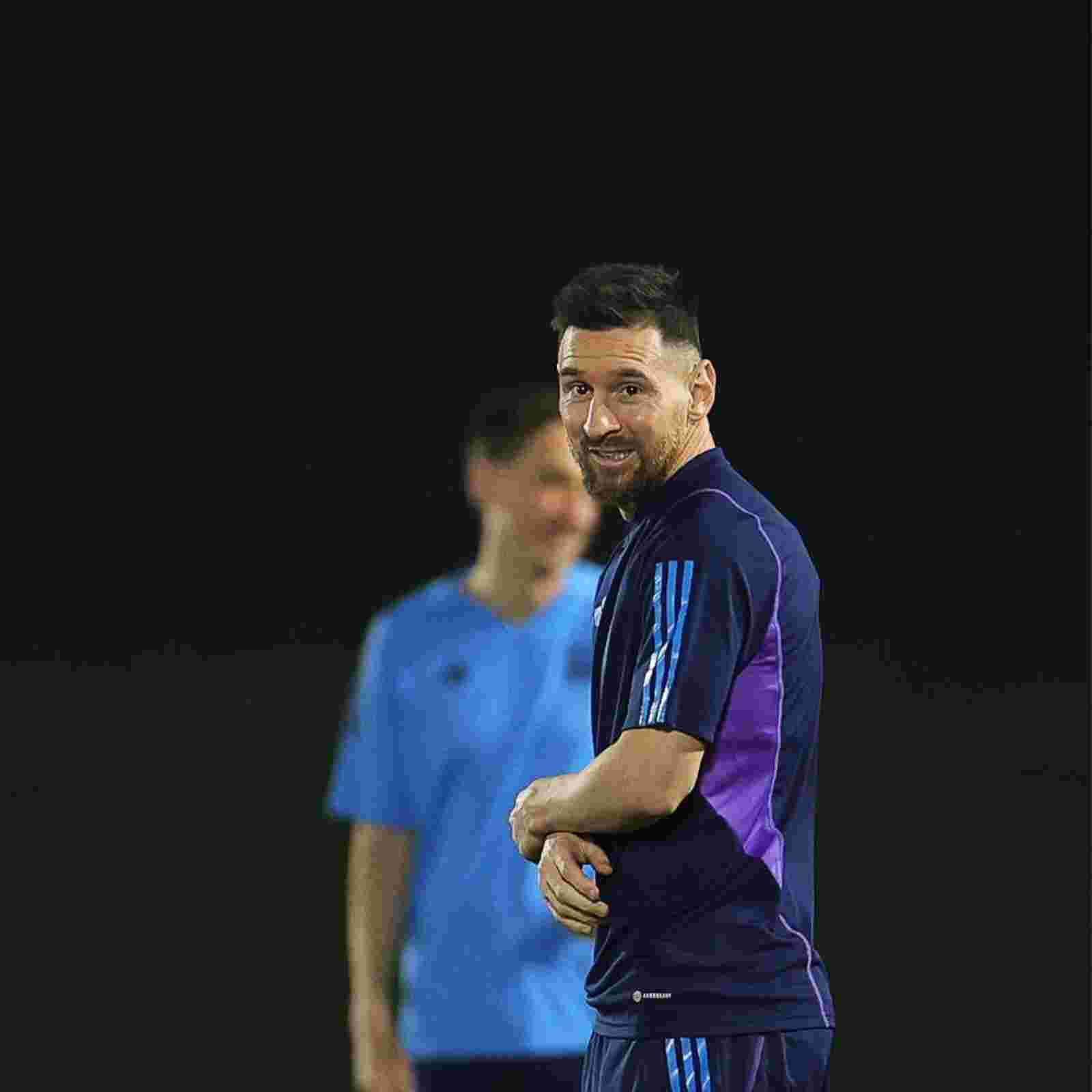 https://img.rtve.es/imagenes/leo-messi-kylian-mbappe-scaloni-deschamps/1671313318292.jpg
