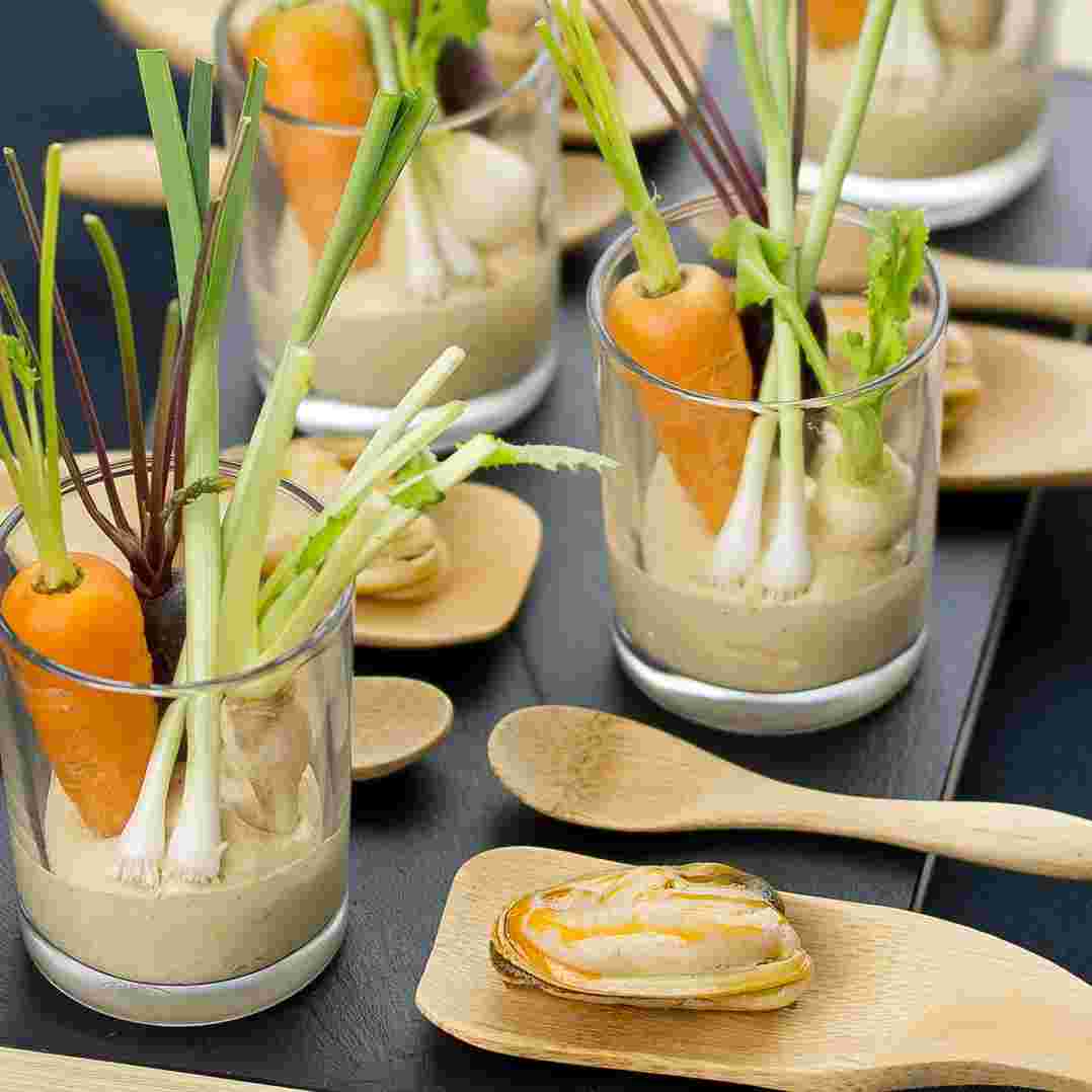 https://img2.rtve.es/imagenes/comer-cantar-pate-mejillones-crudites/01716468789003.jpg