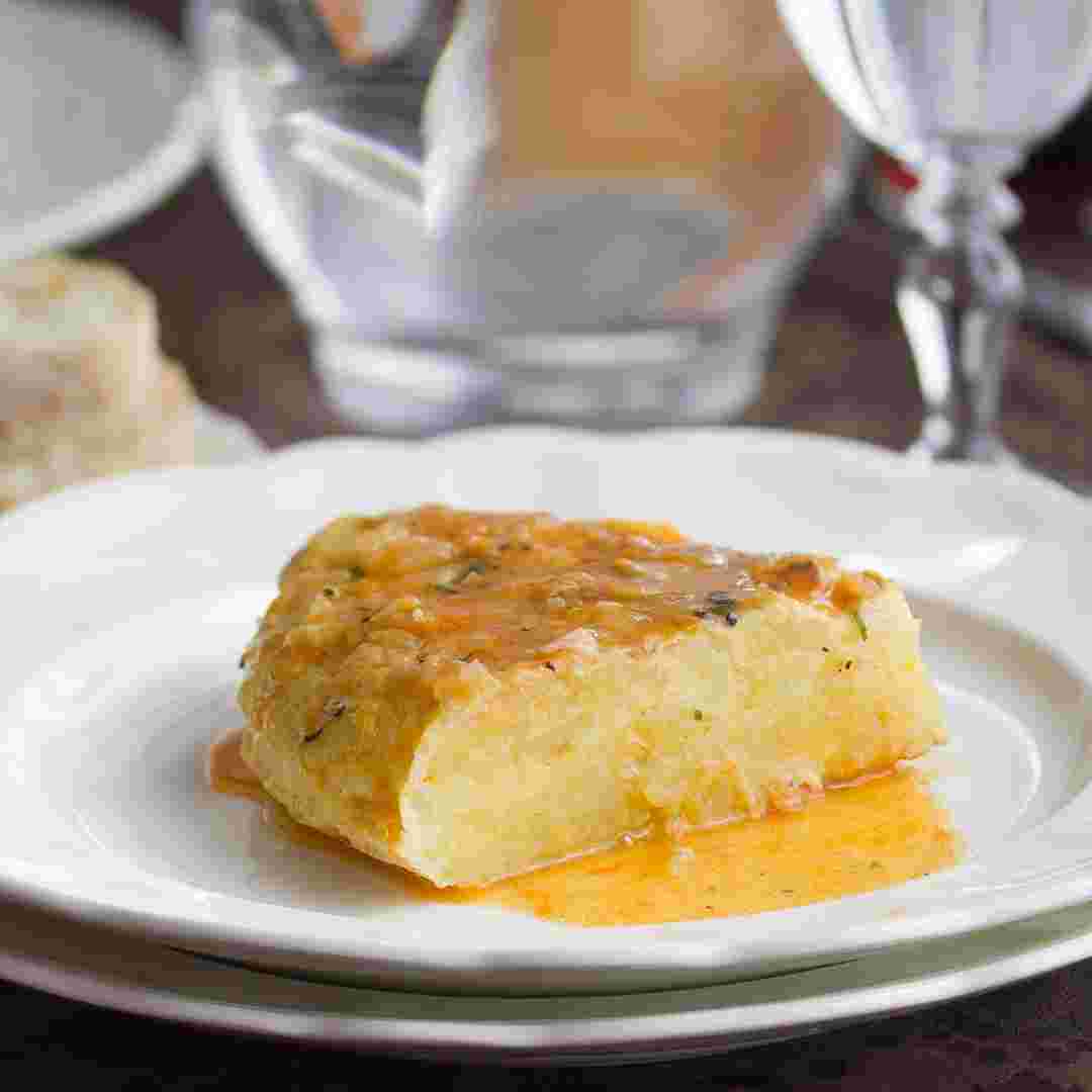https://img2.rtve.es/imagenes/comer-cantar-tortilla-guisada/01713479835598.jpg