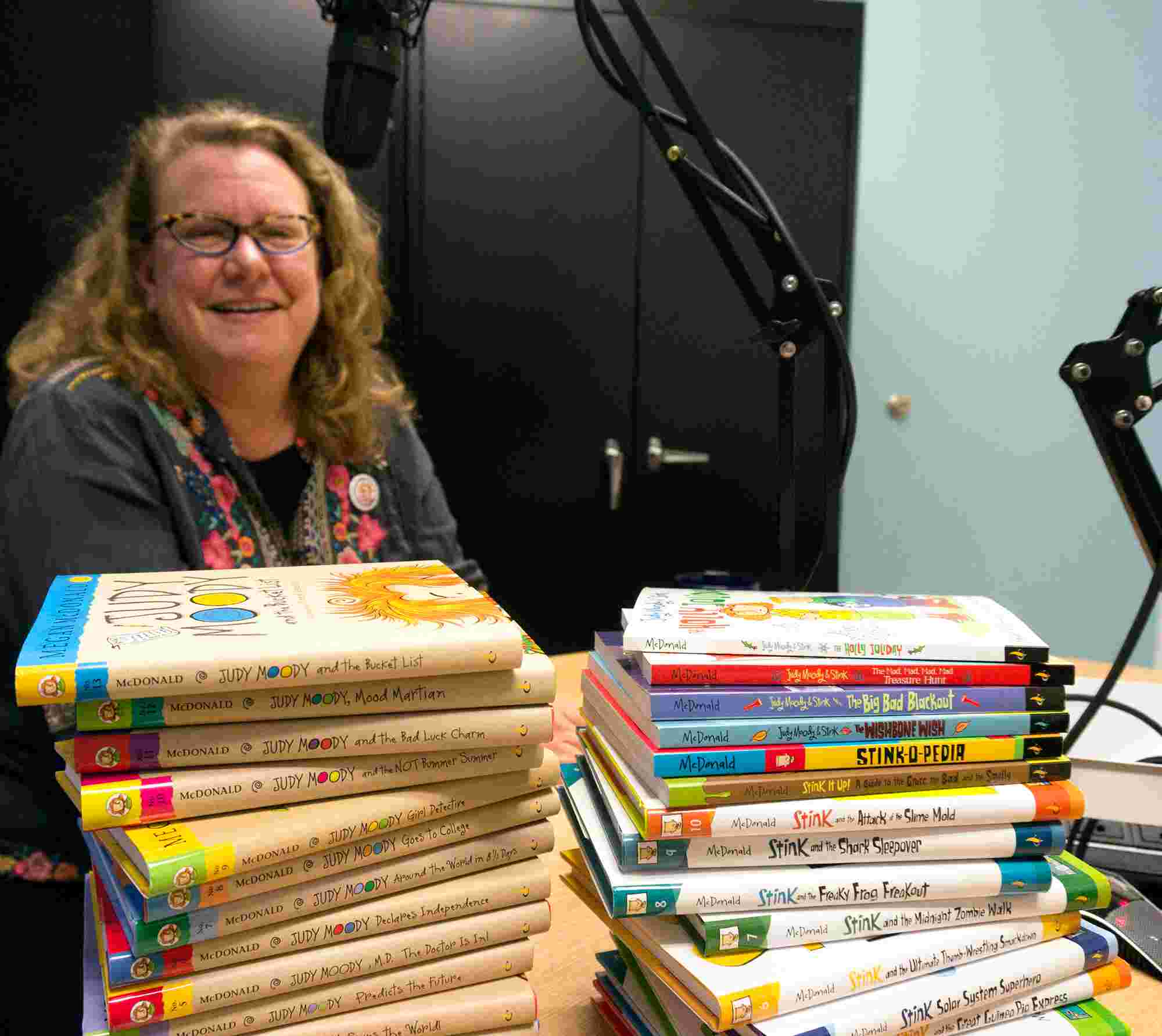 https://static.libsyn.com/p/assets/0/4/7/f/047fe8d0b23d3f0a/Megan_in_studio_with_books.jpg