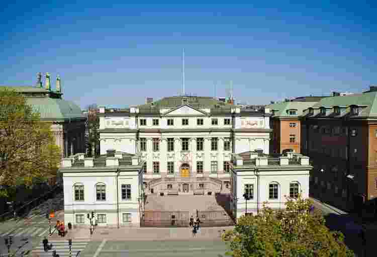 https://static.libsyn.com/p/assets/7/6/3/1/763179330ec3714ed959afa2a1bf1c87/Bondeska_palatset.jpg