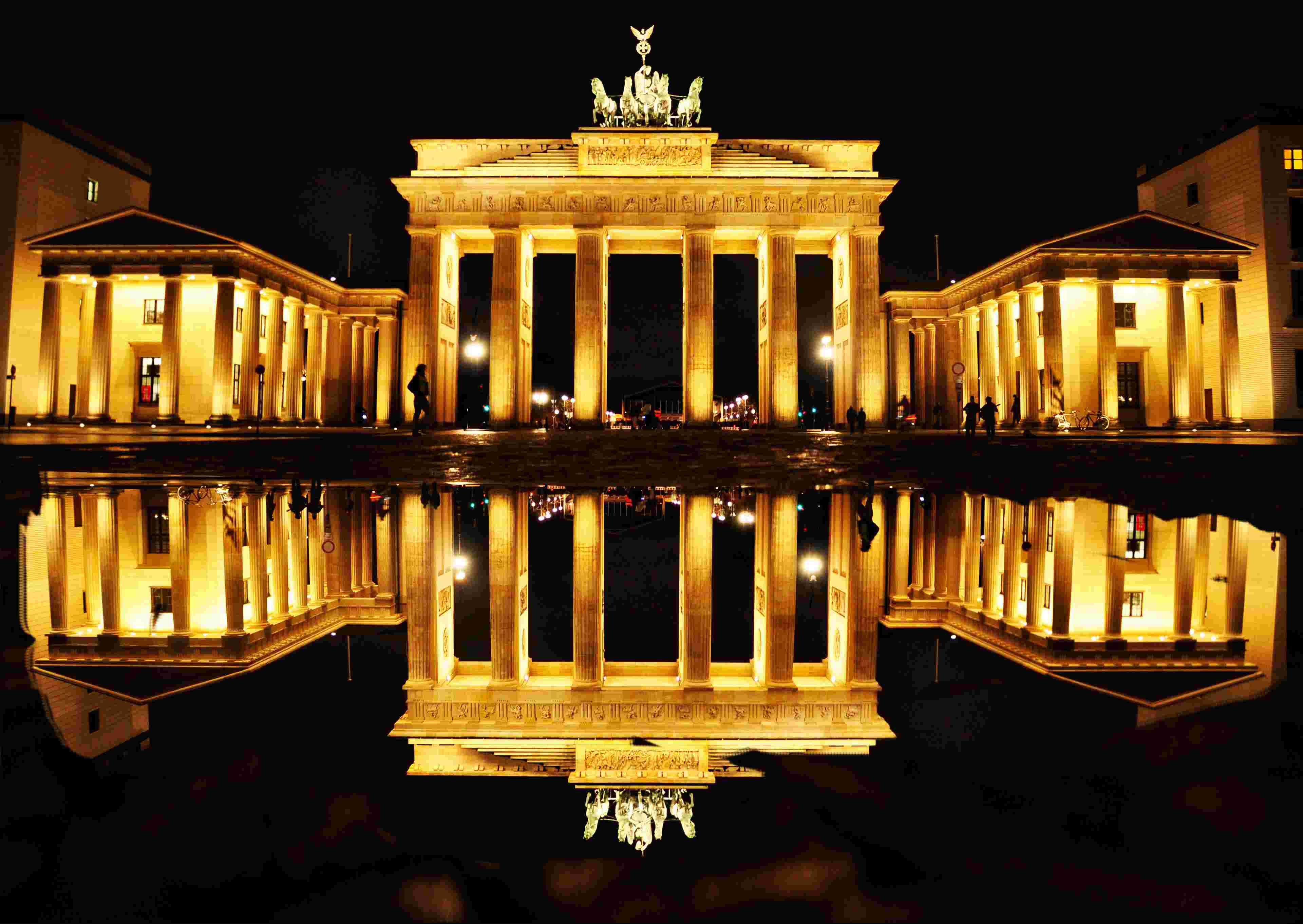 https://static.libsyn.com/p/assets/f/b/3/1/fb315625a808beb2e5bbc093207a2619/Brandenburg_Gate_4.jpg