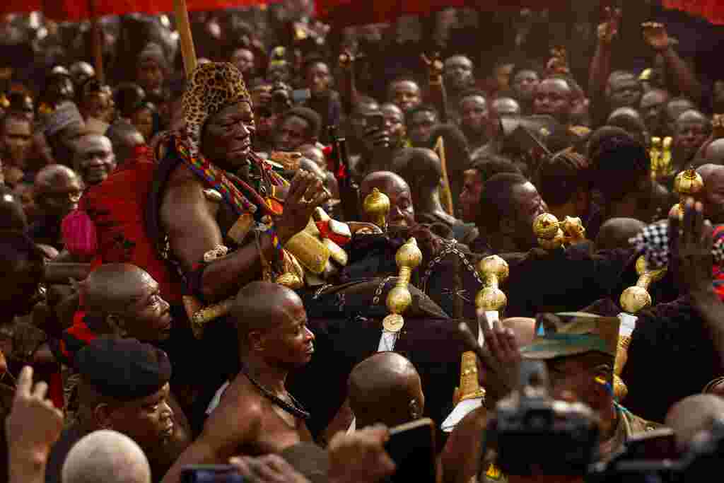 https://wordpress.wbur.org/wp-content/uploads/2025/01/Ghana_Artifacts_Returned_24040376488973.jpg