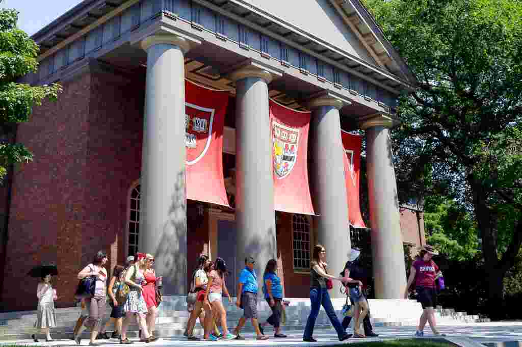 https://wordpress.wbur.org/wp-content/uploads/2025/08/Race_College_Admissions_17215719787769.jpg