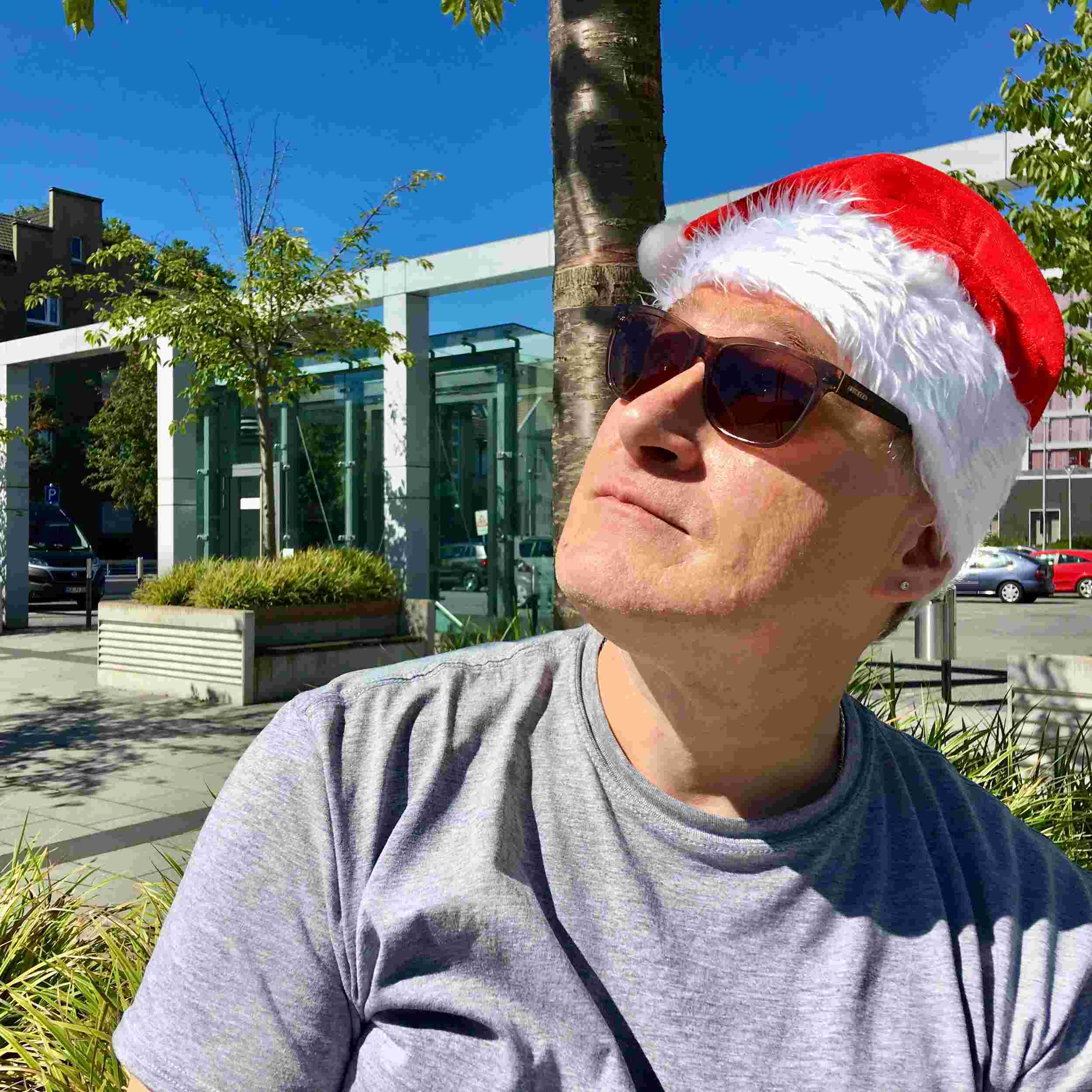 https://www.preikschat.de/wp-content/uploads/2024/08/achim-mit-nikolausmuetze.jpg