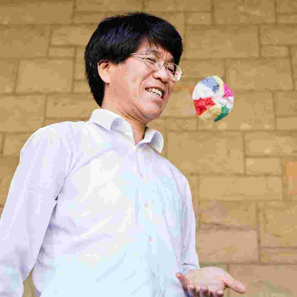 https://www.quantamagazine.org/wp-content/uploads/2020/03/Tadashi-Tokieda-46-1000_v1.jpg