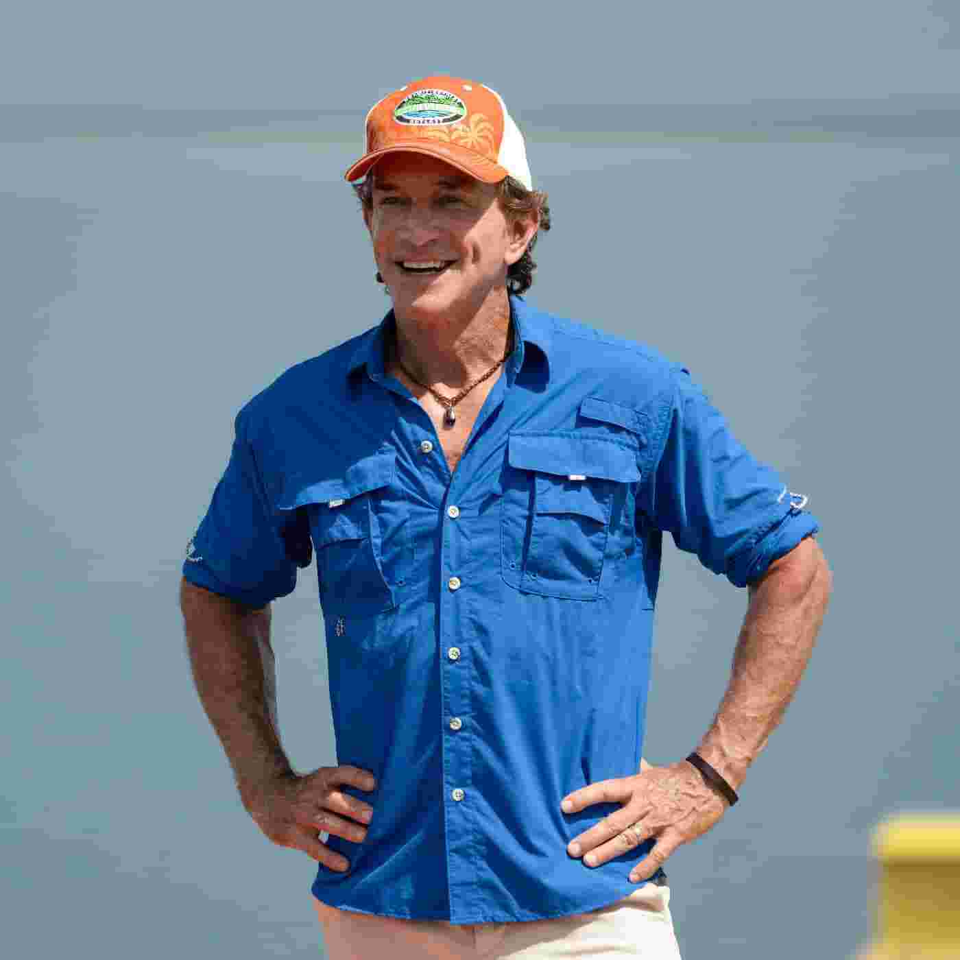 https://www.realityblurred.com/realitytv/images/2025/10/survivor-49-e3-jeff-probst-challenge.jpg